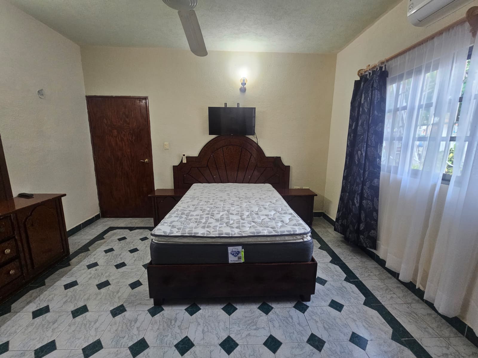 Cochera eléctrica Casa en Flores Magón Cozumel